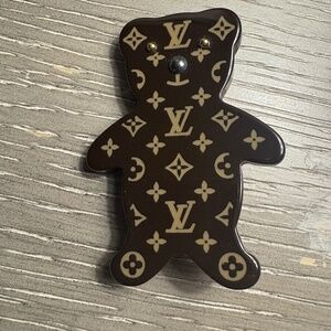Louis Vuitton Resin pin
